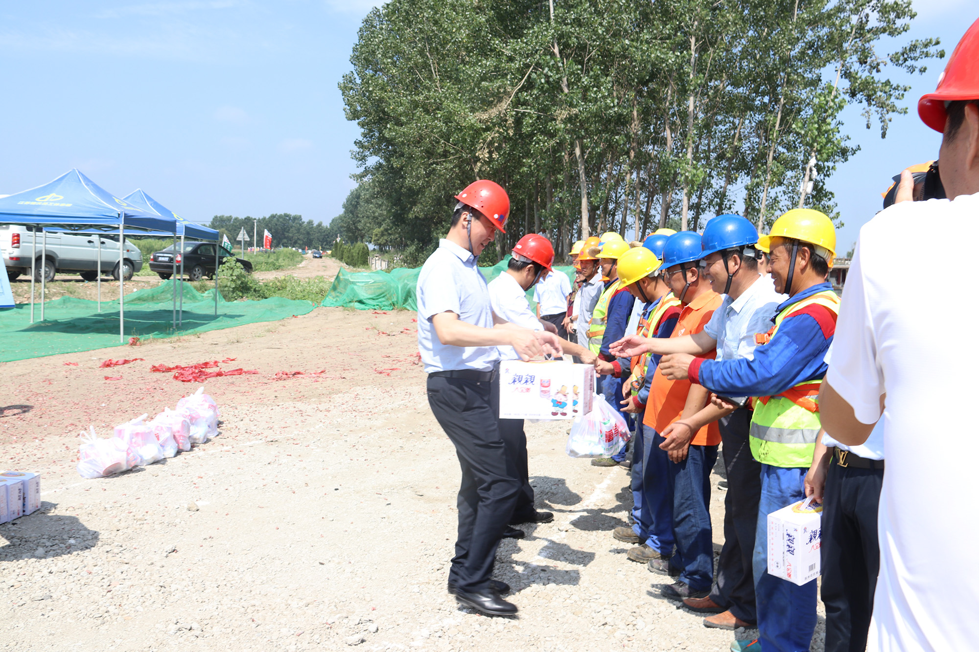 高邮市副市长马舟看望慰问高温天气坚守一线的项目建设者